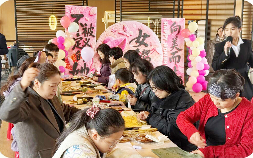 融信服务 | 致敬她力量！